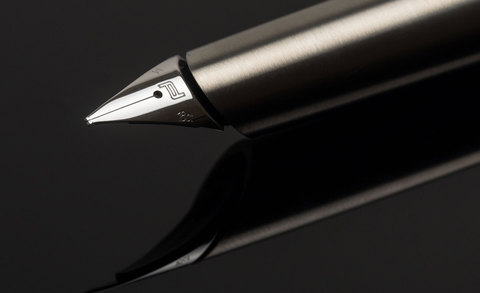 Ручка перьевая Pelikan Porsche Design Solid P3135 (PD924027)