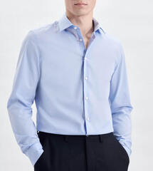 Сорочка Seidensticker Slim Fit 01.675665-10 голубая, удлиненный рукав