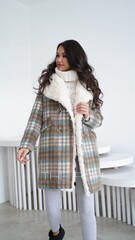 Пальто женское утепленное голубая клетка