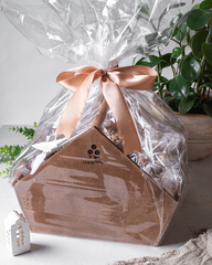 Подарочный набор орехов и сухофруктов в деревянном ящике