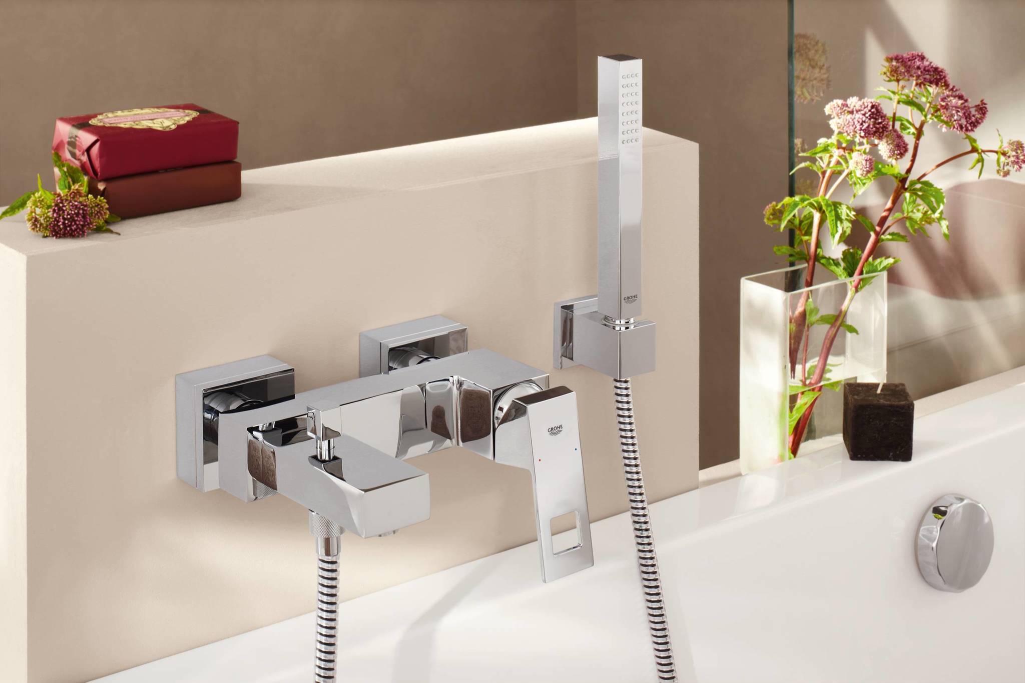 Смеситель для ванны Grohe Eurocube с душевым гарнитуром Euphoria Cube, хром 23141000