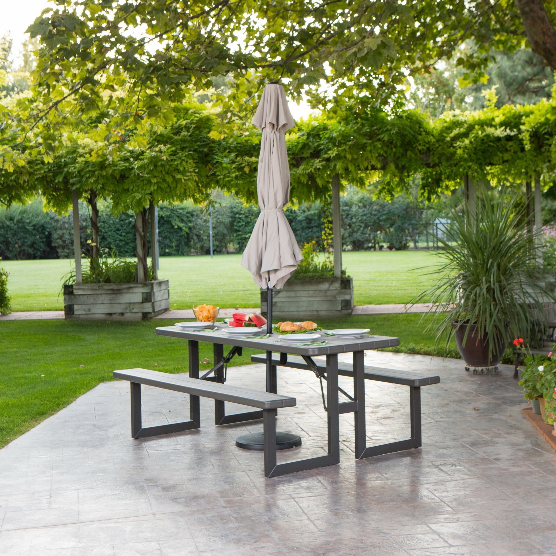 Садовая мебель: столы и скамейки для дачи