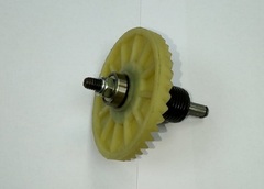 Шестерня с валом и пружиной тормоза ( нижний зацеп )