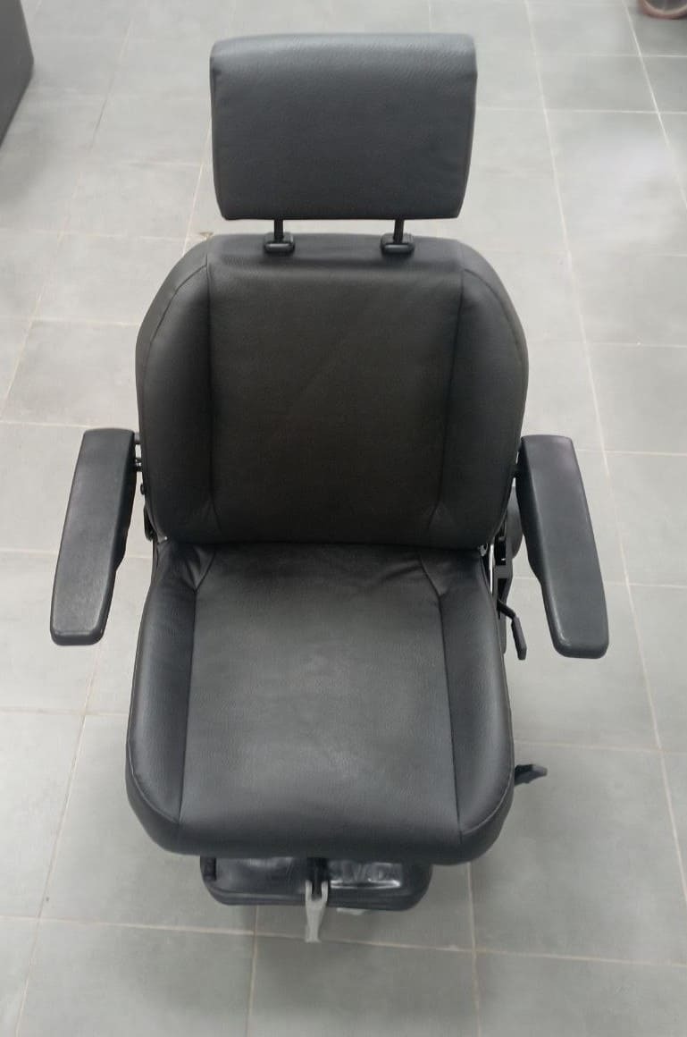 Кресло оператора экскаватора-погрузчика