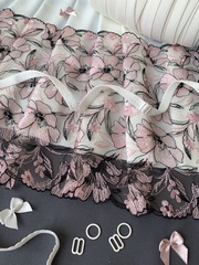 Вышивка на сетке розовая/черная 23 см