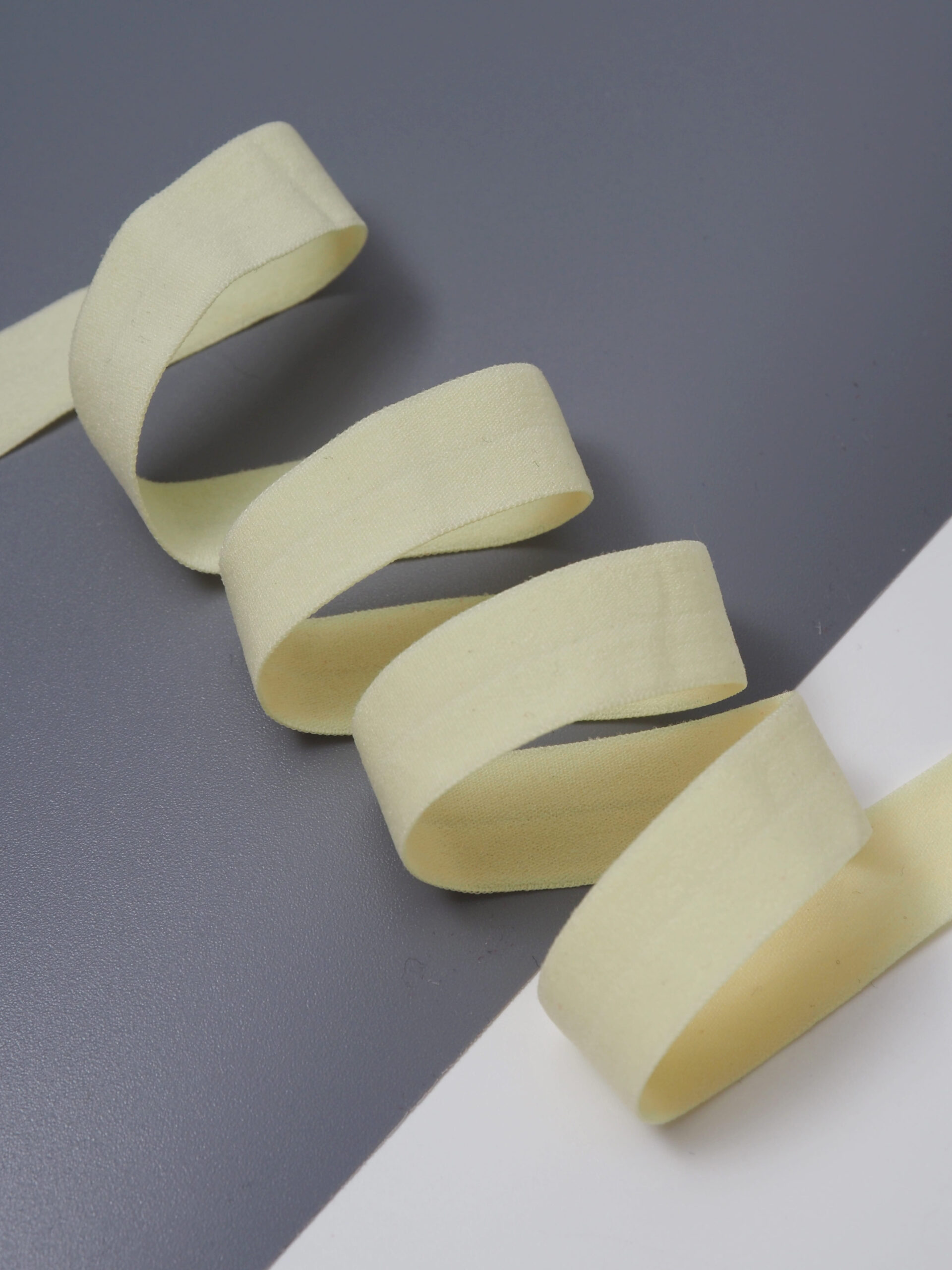 Бейка эластичная цвет сливочное масло матовая ширина 15 мм