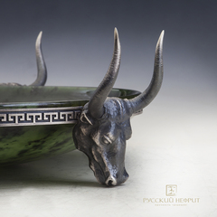 Ваза настольная "Тавр" из нефрита и серебра.