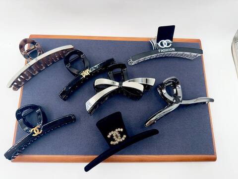 Z019 - Заколка-краб для волос CHANEL черный бархат