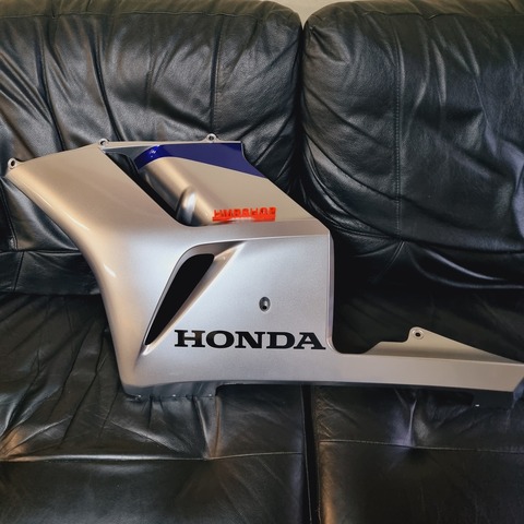 Honda Пластик боковой, нижний (плуг) CBR 600 RR 64450-MEL-D00ZB