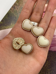 Пуговицы Сердечки бархатные молочные