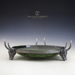 Ваза настольная "Тавр" из нефрита и серебра.