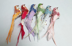 Птичка разноцветная с блестками и цветочным декором, на зажиме, 19 см, 1 шт.