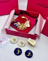 sergi-pusety-golub-mira-v-stile-schiaparelli-s-beloj-sinej-ehmalyu