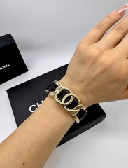 braslet-manzheta-chanel-chernyj-s-zolotom