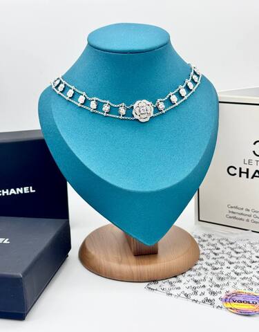 kole-choker-chanel-kollekciya-bouton-de-camelia-white-vgold