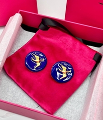 sergi-pusety-golub-mira-v-stile-schiaparelli-s-beloj-sinej-ehmalyu