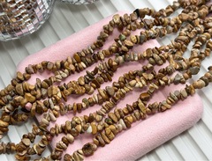 Нить бусины из песочной яшмы 5-11мм (галька)