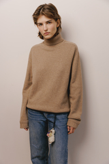 Свитер шоколадного цвета