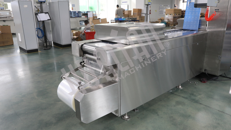 Термоформовочная машина HVR-420A 220*76.8*50 мм; 300*76.8*50 мм; вод.охл., газ., этикетировщик