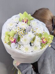 Авторский букет с фисташковыми орхидеями