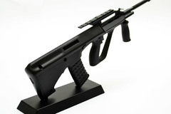 AUG assault rifle scale 1:4