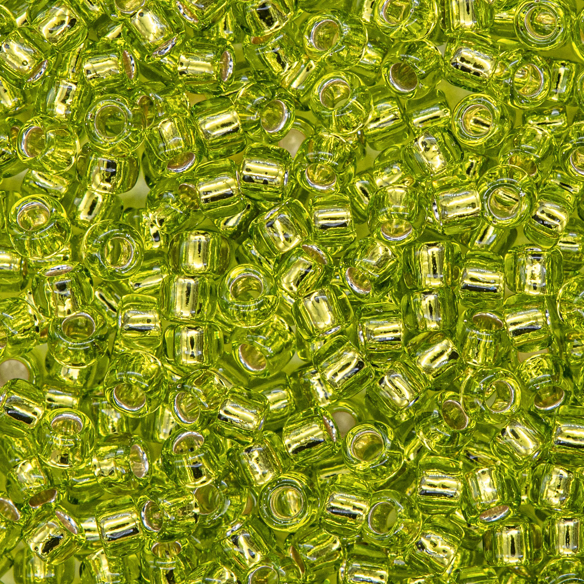 Японский бисер TOHO Round 8/0 (№24), с внутренним серебрением, прозрачный