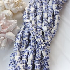 Бусина Кубик, керамика, белая с синей росписью, 8 мм, 1 нить, К092