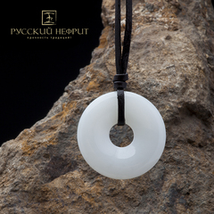 Диск Би. Большой, белый нефрит (бриле).