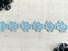 Кружево плетеное, ш. 2,2-2,5 см.