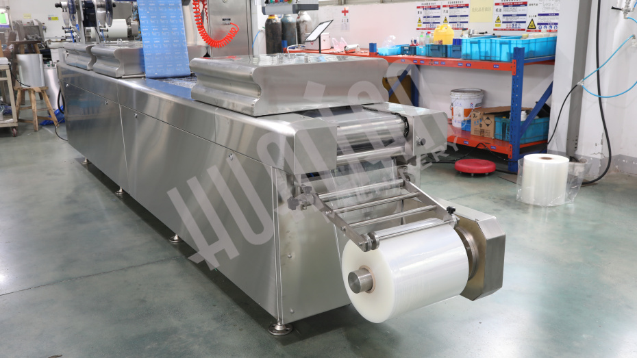 Термоформовочная машина HVR-420A 220*76.8*50 мм; 300*76.8*50 мм; вод.охл., газ., этикетировщик