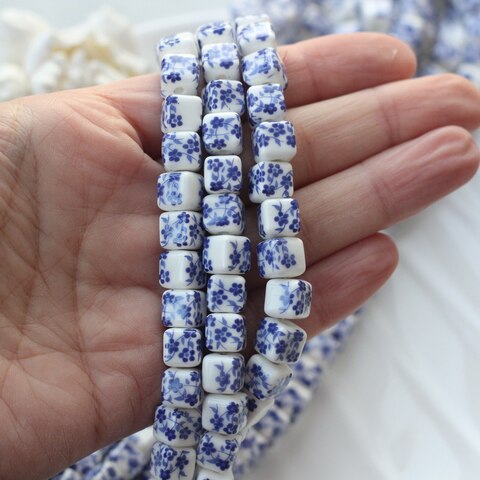 Бусина Кубик, керамика, белая с синей росписью, 8 мм, 1 нить, К092