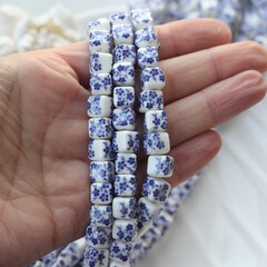 Бусина Кубик, керамика, белая с синей росписью, 8 мм, 1 нить, К092