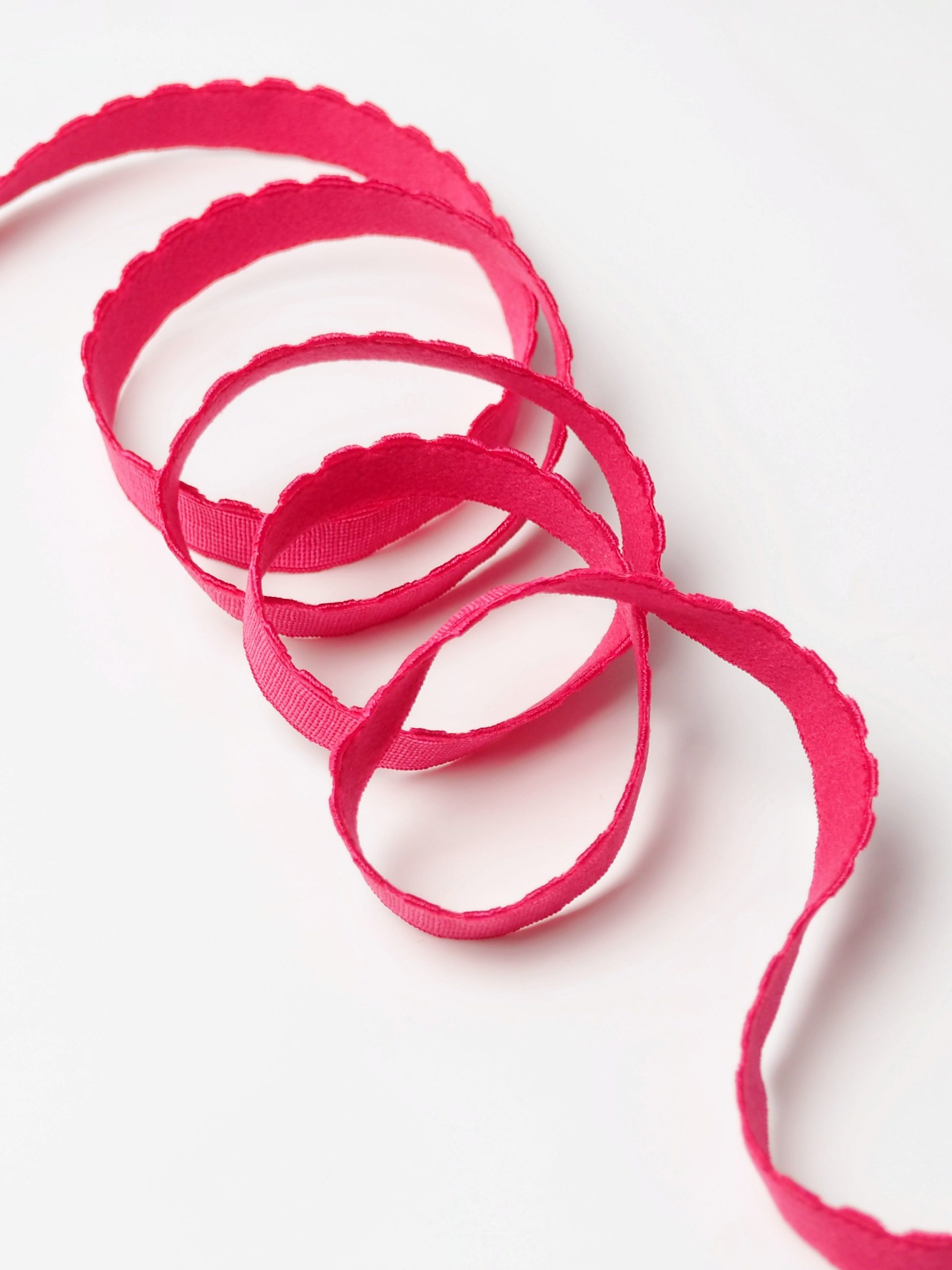 Резинка отделочная малиново-красная ажурная ширина 12 мм