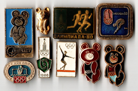 Набор 9 значков СССР на тему : Спорт / Олимпиада 1980 / Олимпийский мишка без повторов
