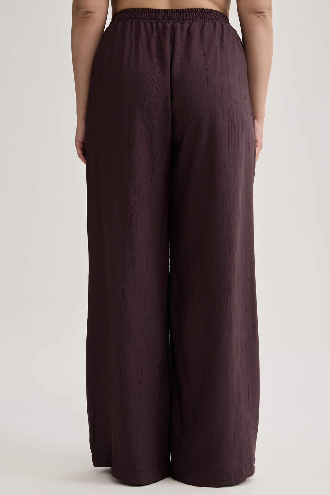 Брюки на резинке из жатой вискозы, трюфель