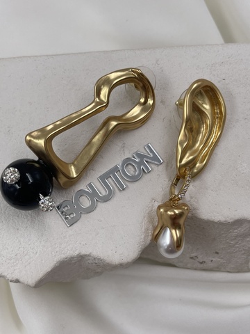 Серьги Скиап. золотистые в виде замочной скважины и уха