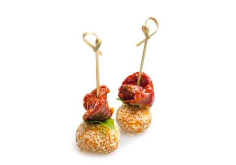 Канапе болл с вялеными томатами, 10шт