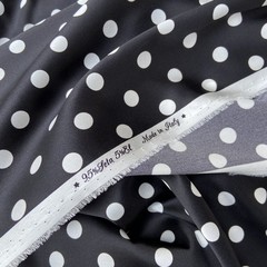 черный атлас в горох фото