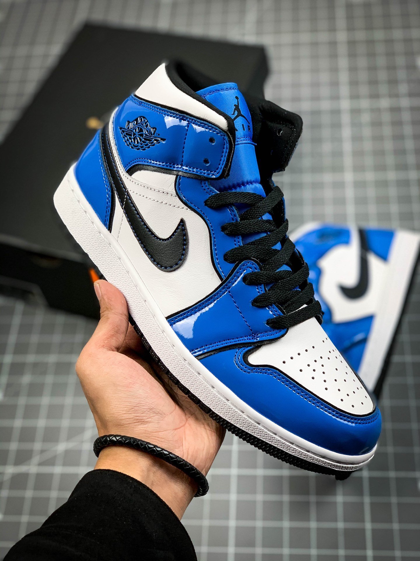 blue signal jordan 1