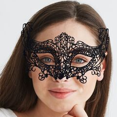 Венецианская асимметричная маска из кружева
