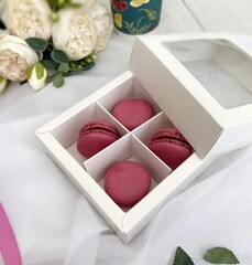 Коробка для 4 конфет белая 12.6х12.6х3.5см