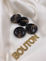 Пуговицы прокол ХугоБ. темно-коричневые с прожилками