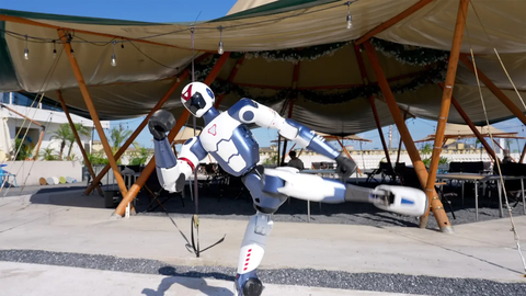 Робот Unitree R1