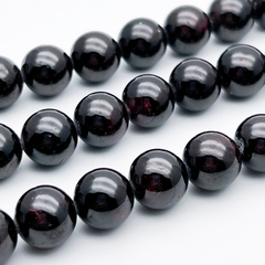 Гранат альмандин бусины, диаметр 10,4-10,5 мм, цена за 9 шт (1/4 нити)