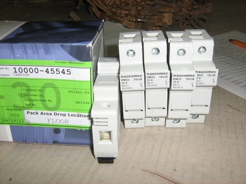 Держатель предохранителей SOCOMEC  RM32 / CARRIER-FUSE 32A (10x38 FUSES) АРТ: 10000-45545