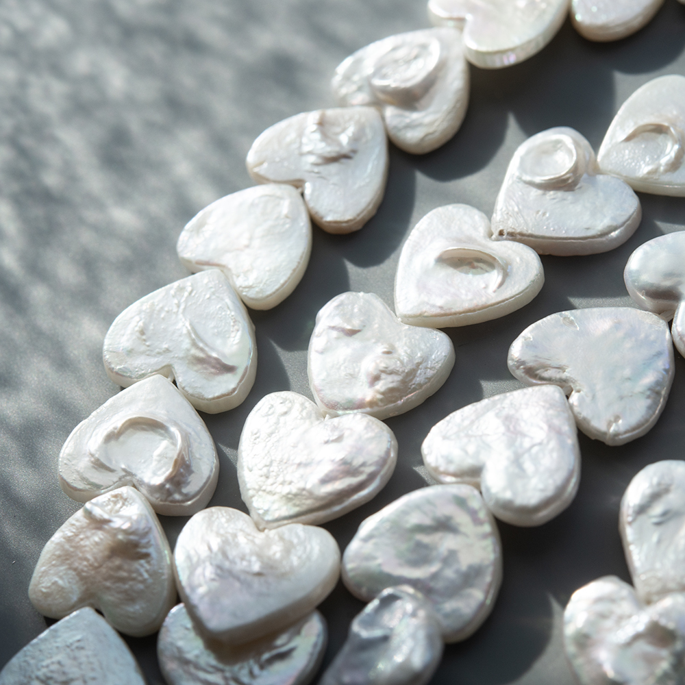 Жемчуг культивированный  в форме сердца, 10мм, белый
