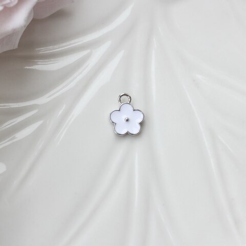 Подвеска Цветок с эмалью 11*9 мм, белая, родий, П1048