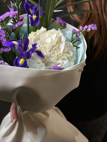 Сборный букет «Летний силуэт»