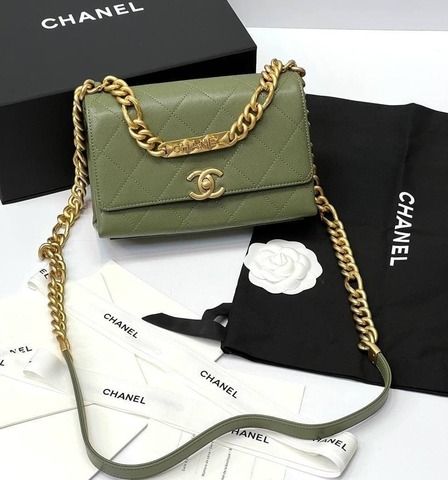 Сумка с клапаном на цепочке Chanel зеленый