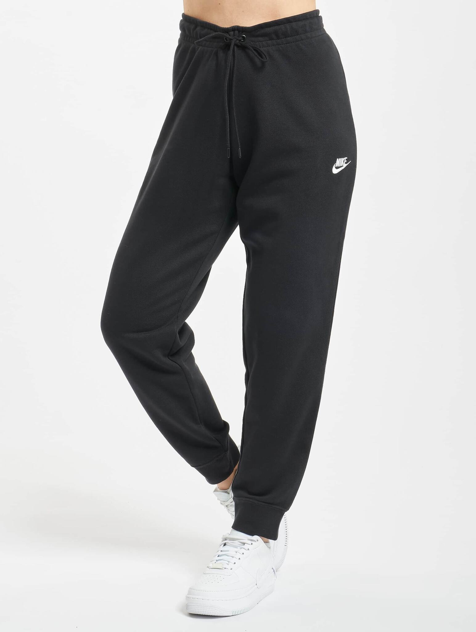 Спортивные брюки отзывы. Nike брюки Essentials Fleece. Брюки Nike Essential Fleece Pants. Мужские брюки Nike Essential Fleece Pant.